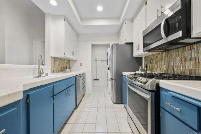 521 Arbor Dr 105, San Diego, CA 92103