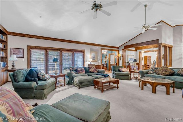 11 Poplar Park Boulevard, Pleasant Ridge, MI 48069