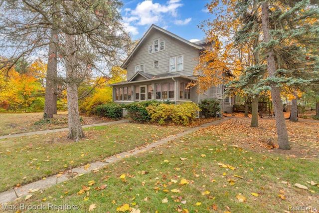 11 Poplar Park Boulevard, Pleasant Ridge, MI 48069