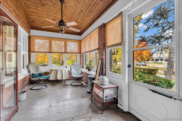 11 Poplar Park Boulevard, Pleasant Ridge, MI 48069