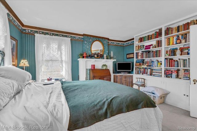 11 Poplar Park Boulevard, Pleasant Ridge, MI 48069
