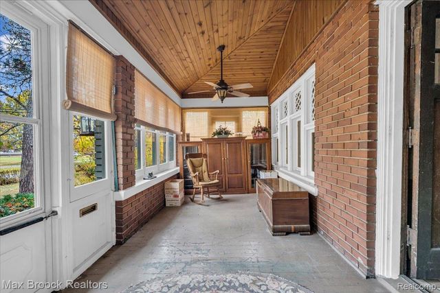 11 Poplar Park Boulevard, Pleasant Ridge, MI 48069