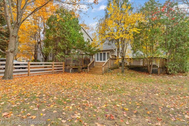 11 Poplar Park Boulevard, Pleasant Ridge, MI 48069