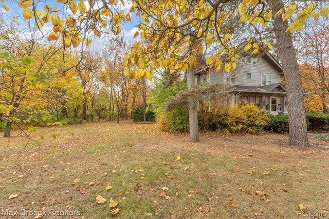 11 Poplar Park Boulevard, Pleasant Ridge, MI 48069