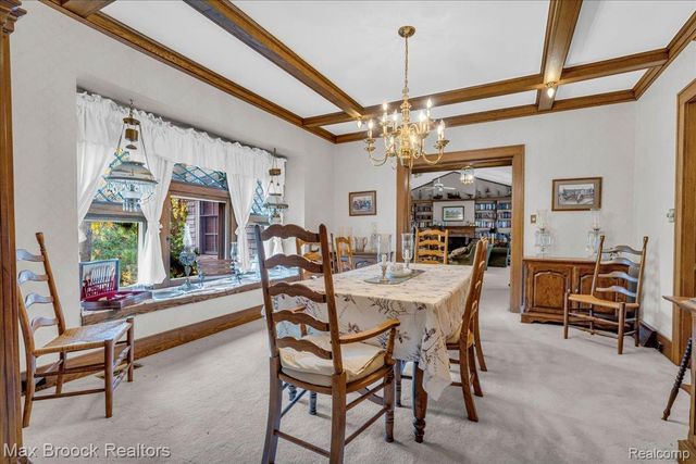11 Poplar Park Boulevard, Pleasant Ridge, MI 48069