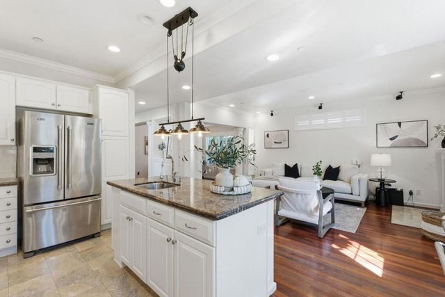 390 E Washington Avenue, Sunnyvale, CA 94086