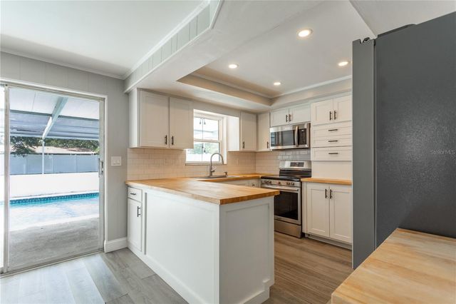 2021 VALLEY DRIVE, Dunedin, FL 34698