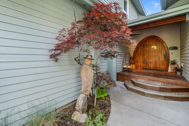 60655 River Bend Drive, Bend, OR 97702