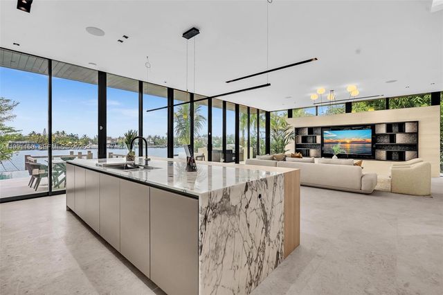 535 N Shore Dr, Miami Beach, FL 33141