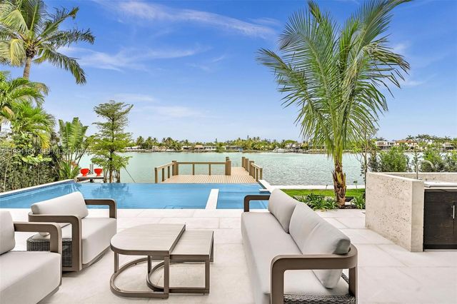 535 N Shore Dr, Miami Beach, FL 33141