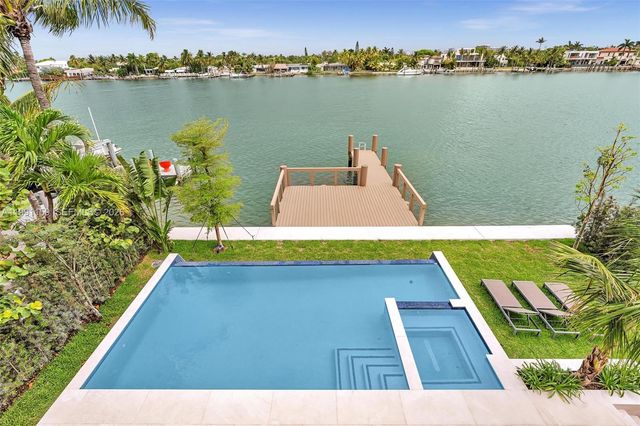 535 N Shore Dr, Miami Beach, FL 33141