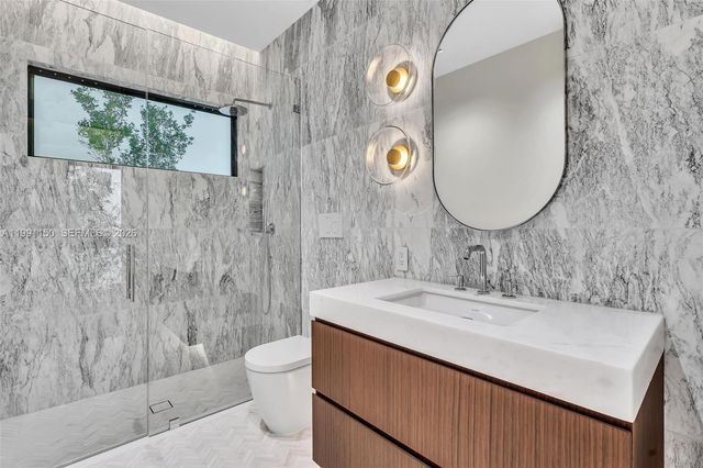 535 N Shore Dr, Miami Beach, FL 33141