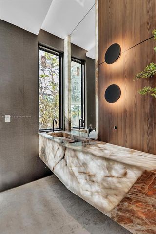 535 N Shore Dr, Miami Beach, FL 33141