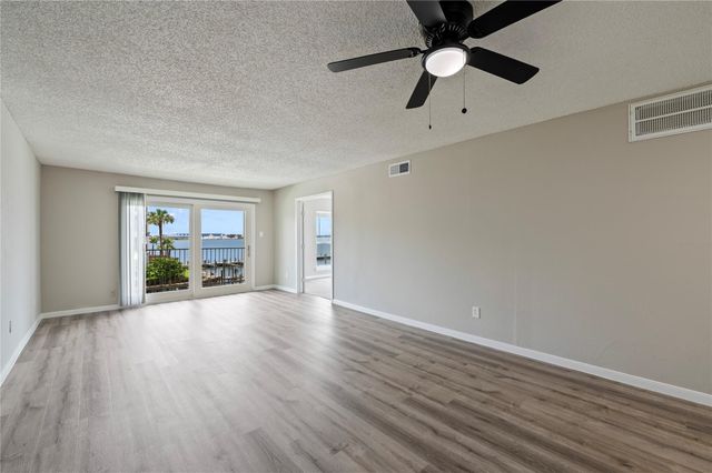 200 Yacht Club Lane 200, El Lago, TX 77586