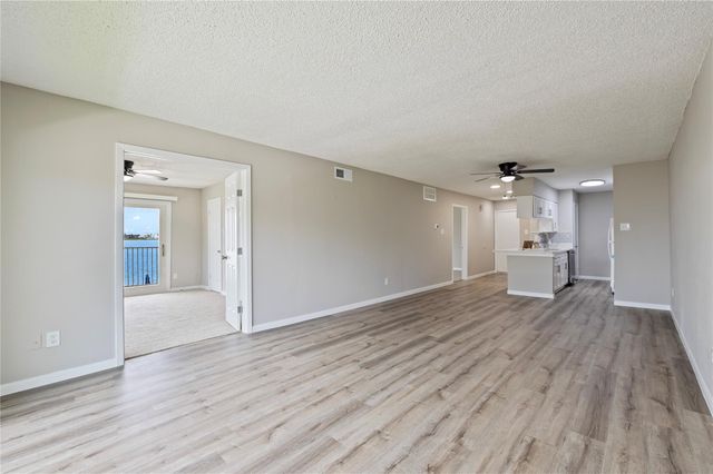 200 Yacht Club Lane 200, El Lago, TX 77586