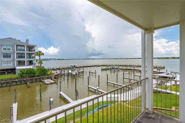 200 Yacht Club Lane 200, El Lago, TX 77586