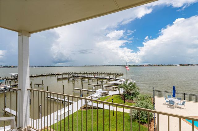 200 Yacht Club Lane 200, El Lago, TX 77586