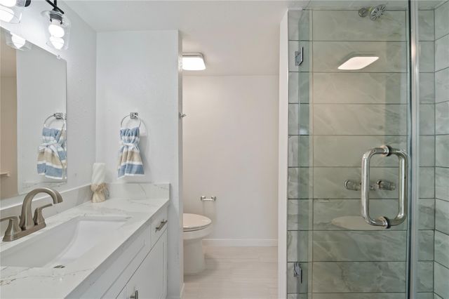 200 Yacht Club Lane 200, El Lago, TX 77586