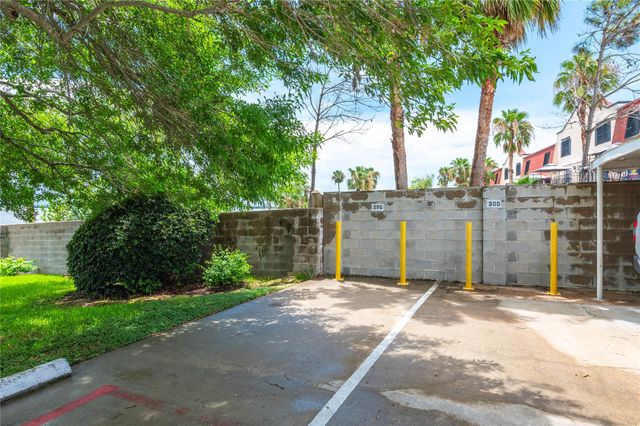 200 Yacht Club Lane 200, El Lago, TX 77586