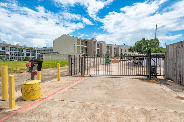 200 Yacht Club Lane 200, El Lago, TX 77586