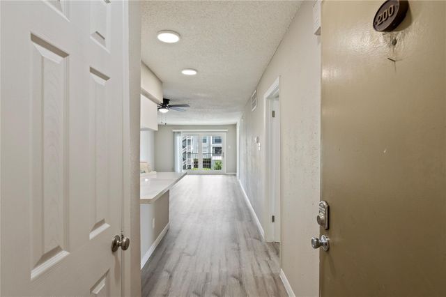 200 Yacht Club Lane 200, El Lago, TX 77586
