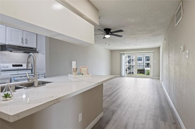 200 Yacht Club Lane 200, El Lago, TX 77586