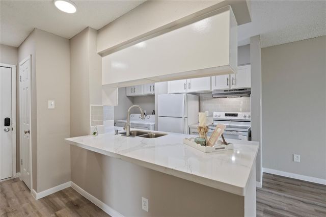 200 Yacht Club Lane 200, El Lago, TX 77586