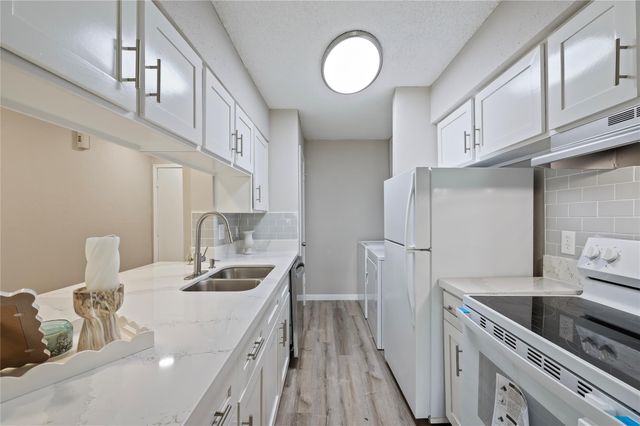 200 Yacht Club Lane 200, El Lago, TX 77586