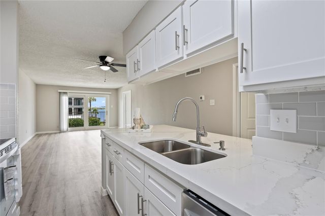 200 Yacht Club Lane 200, El Lago, TX 77586