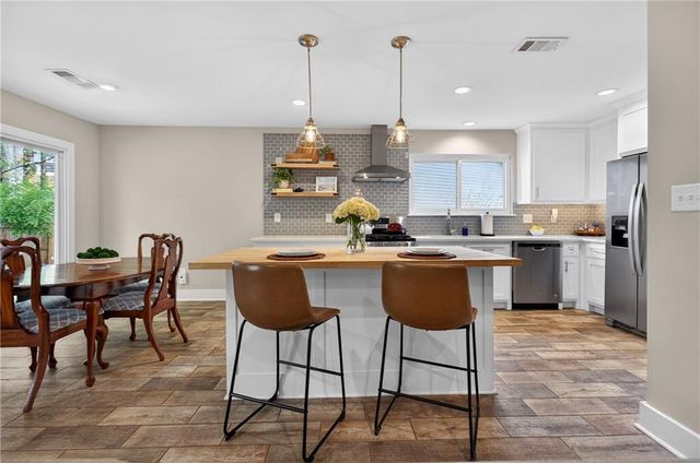 825 Lake Forest Circle, Roswell, GA 30076