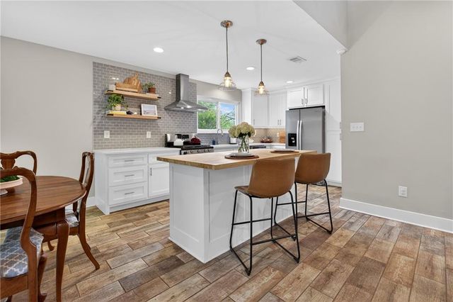 825 Lake Forest Circle, Roswell, GA 30076