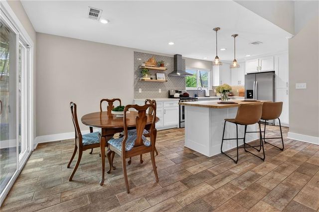 825 Lake Forest Circle, Roswell, GA 30076