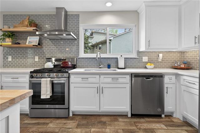 825 Lake Forest Circle, Roswell, GA 30076