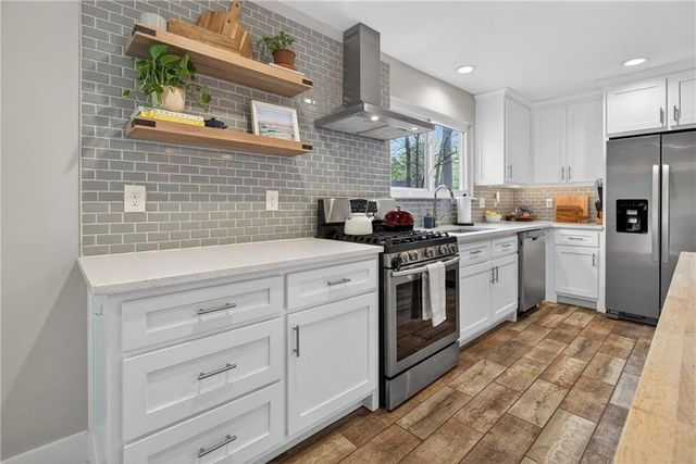 825 Lake Forest Circle, Roswell, GA 30076