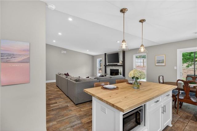 825 Lake Forest Circle, Roswell, GA 30076