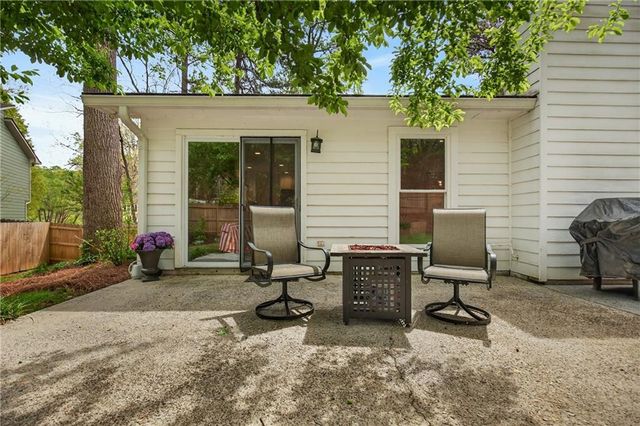 825 Lake Forest Circle, Roswell, GA 30076