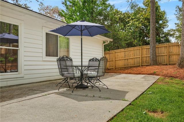 825 Lake Forest Circle, Roswell, GA 30076