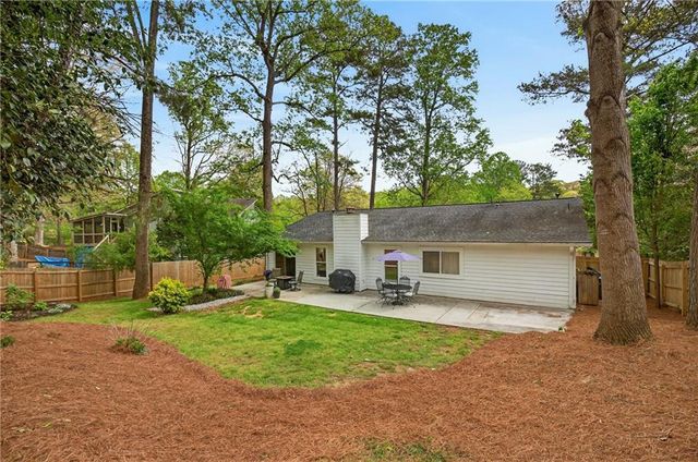825 Lake Forest Circle, Roswell, GA 30076