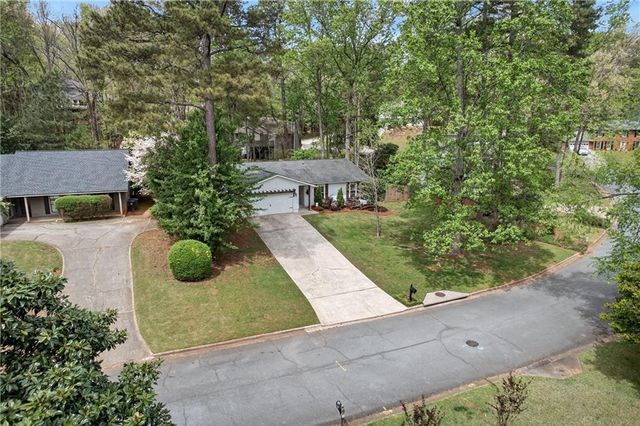 825 Lake Forest Circle, Roswell, GA 30076