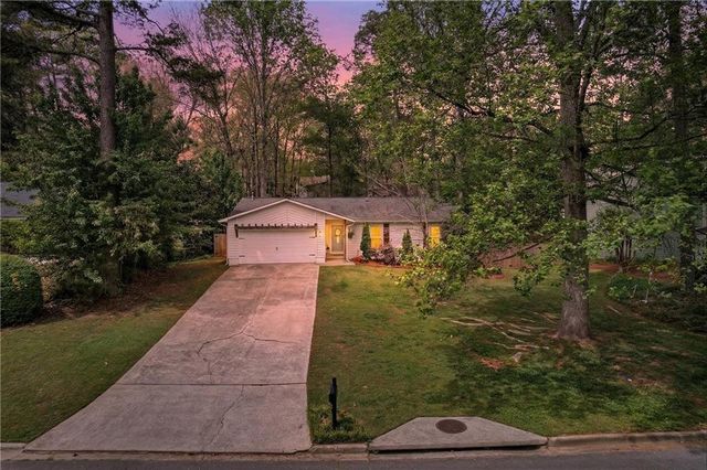 825 Lake Forest Circle, Roswell, GA 30076