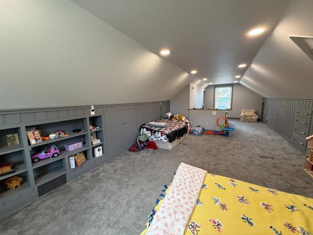 1052 County Road B W, Roseville, MN 55113