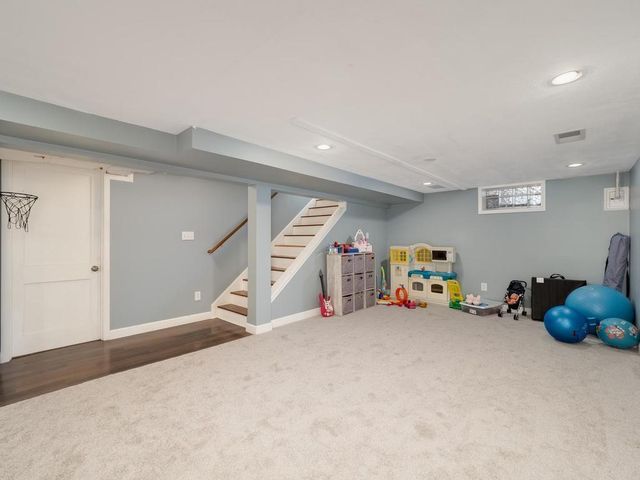 1052 County Road B W, Roseville, MN 55113