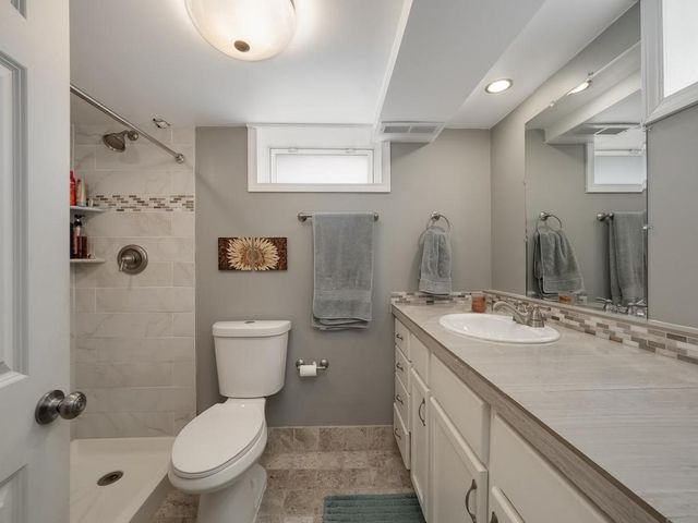 1052 County Road B W, Roseville, MN 55113