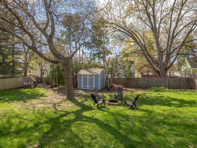 1052 County Road B W, Roseville, MN 55113