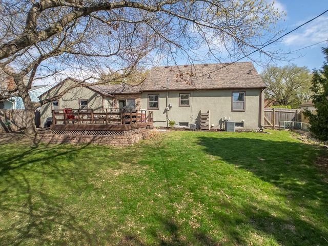 1052 County Road B W, Roseville, MN 55113