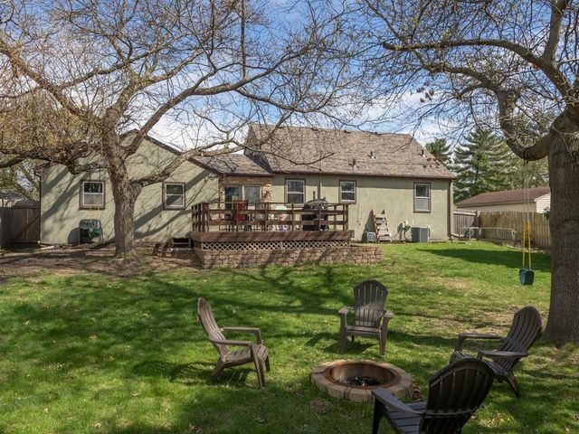 1052 County Road B W, Roseville, MN 55113