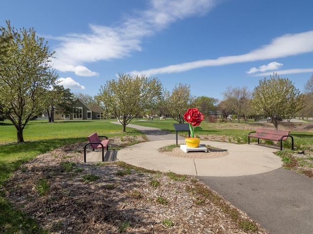 1052 County Road B W, Roseville, MN 55113