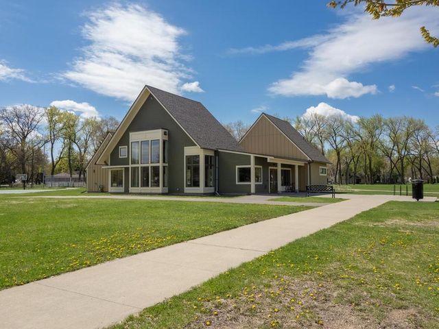 1052 County Road B W, Roseville, MN 55113
