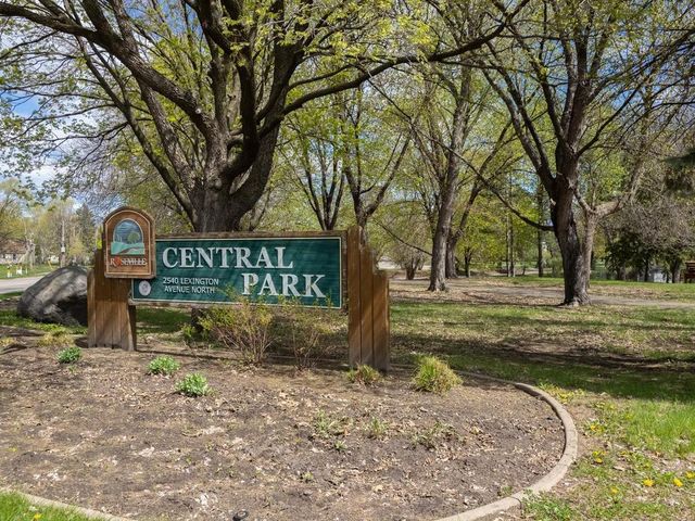 1052 County Road B W, Roseville, MN 55113