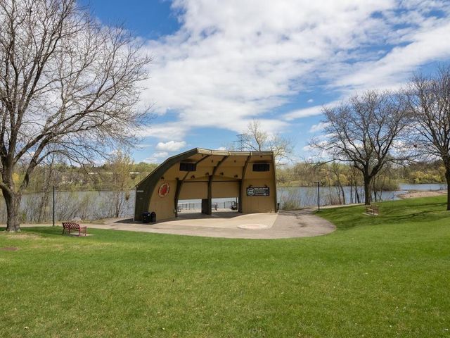 1052 County Road B W, Roseville, MN 55113